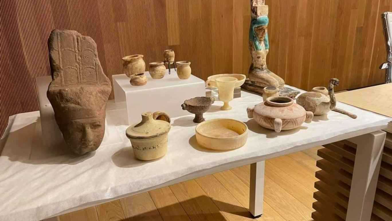 مصر تستعيد 13 قطعة أثرية مهربة من بريطانيا وألمانيا