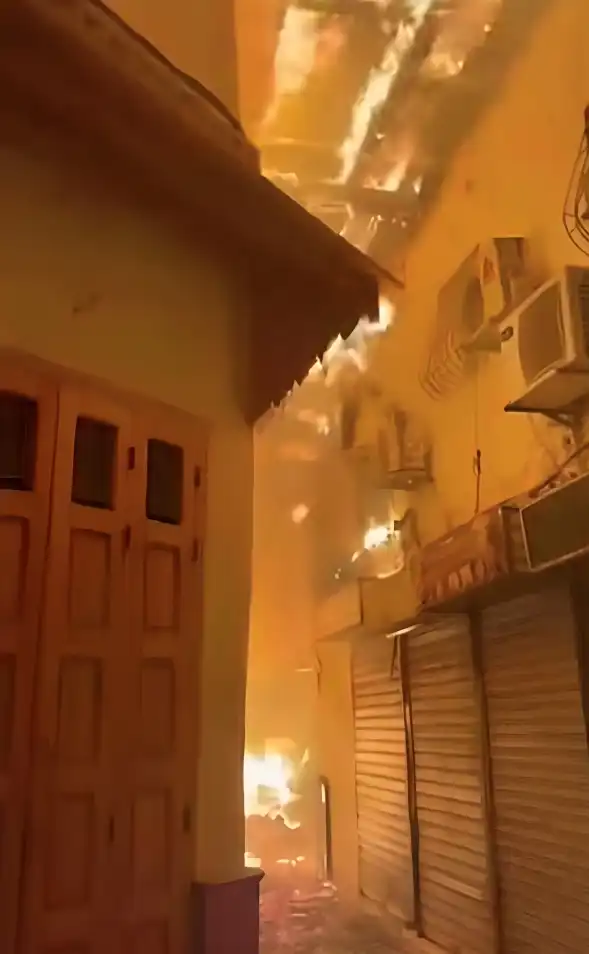 حريق هائل في السوق التاريخي لمدينة تازة المغربية