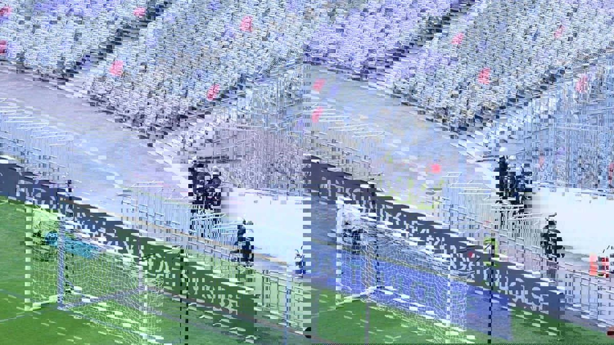 تأجيل مباراة تولوز ونانت بسبب اشتباه بوجود لغم في الملعب