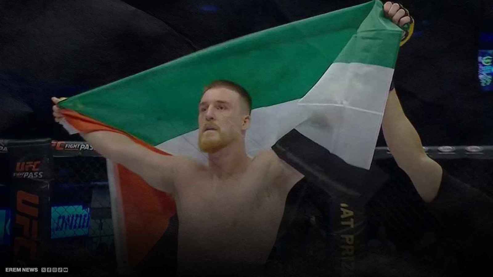 مصارع أيرلندي يرفع علم فلسطين بعدما هزم خصمه الإسرائيلي