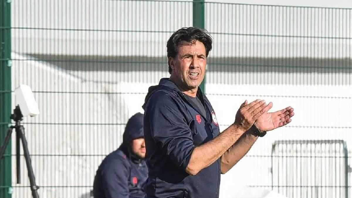 الكوكب المراكشي المغربي يحيل مدربه هشام الدميعي للجنة الأخلاقيات 