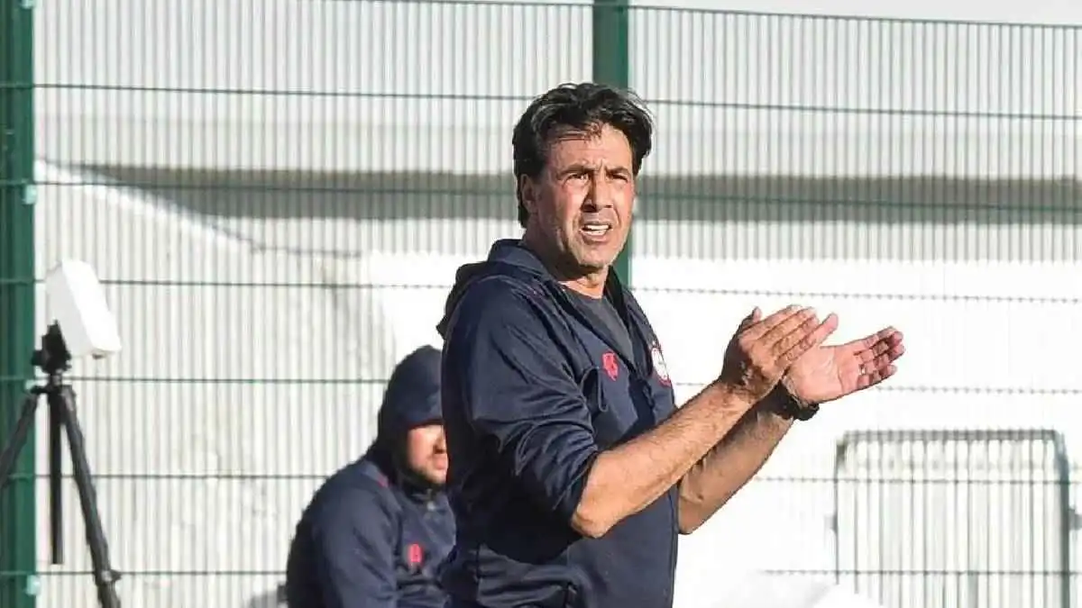 الكوكب المراكشي المغربي يحيل مدربه هشام الدميعي للجنة الأخلاقيات