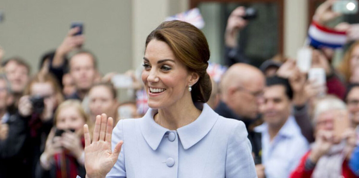 بالصور..  "كيت ميدلتون" تُفاجئ الجميع وتسافر في الدرجة الاقتصادية