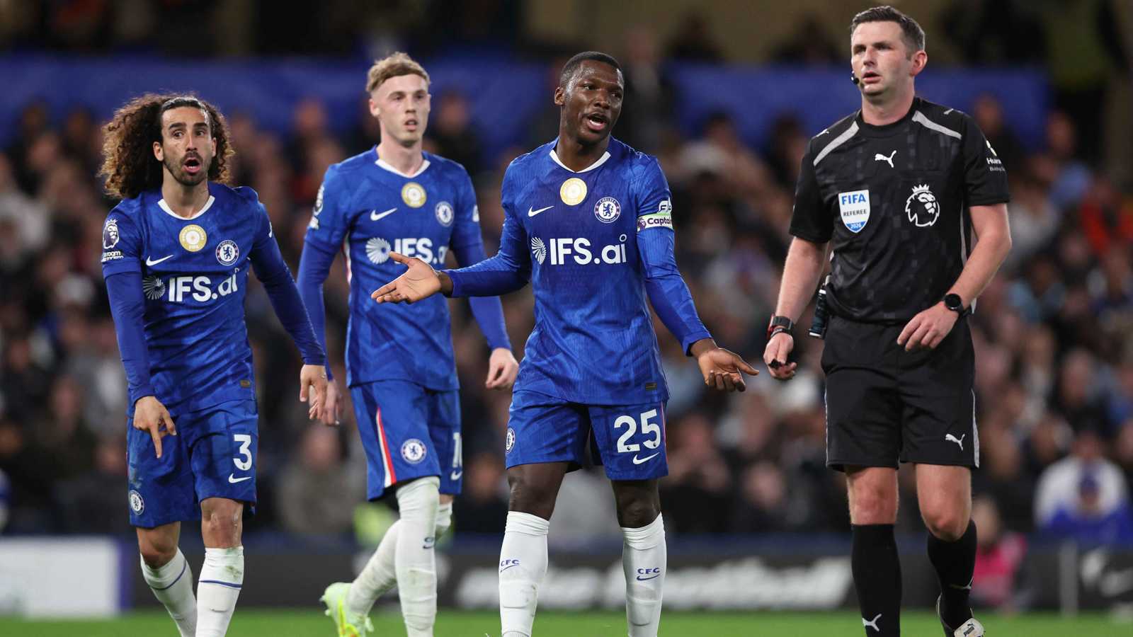 نجم تشيلسي يفتح باب الرحيل إلى برشلونة 