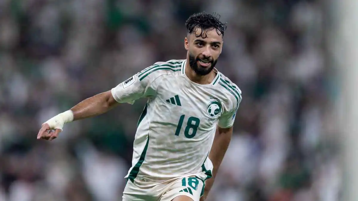 لا تتبع الضوء.. تركي السهلي يوجه رسالة نارية إلى صالح أبو الشامات (فيديو)