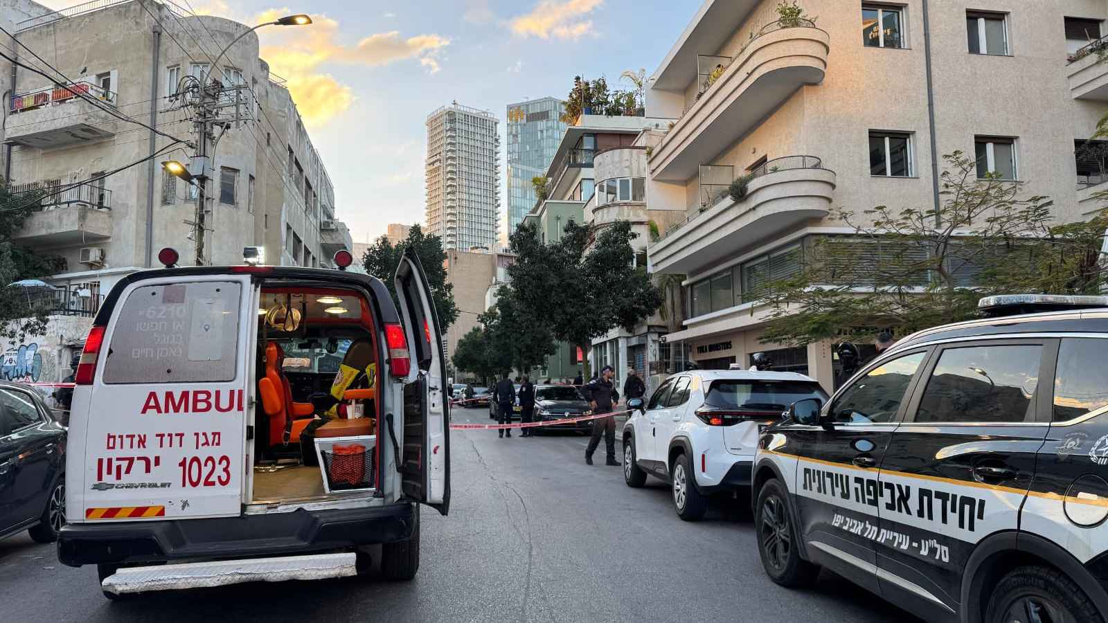 عملية طعن وإطلاق نار في تل أبيب ومقتل المنفذ (فيديو وصور)