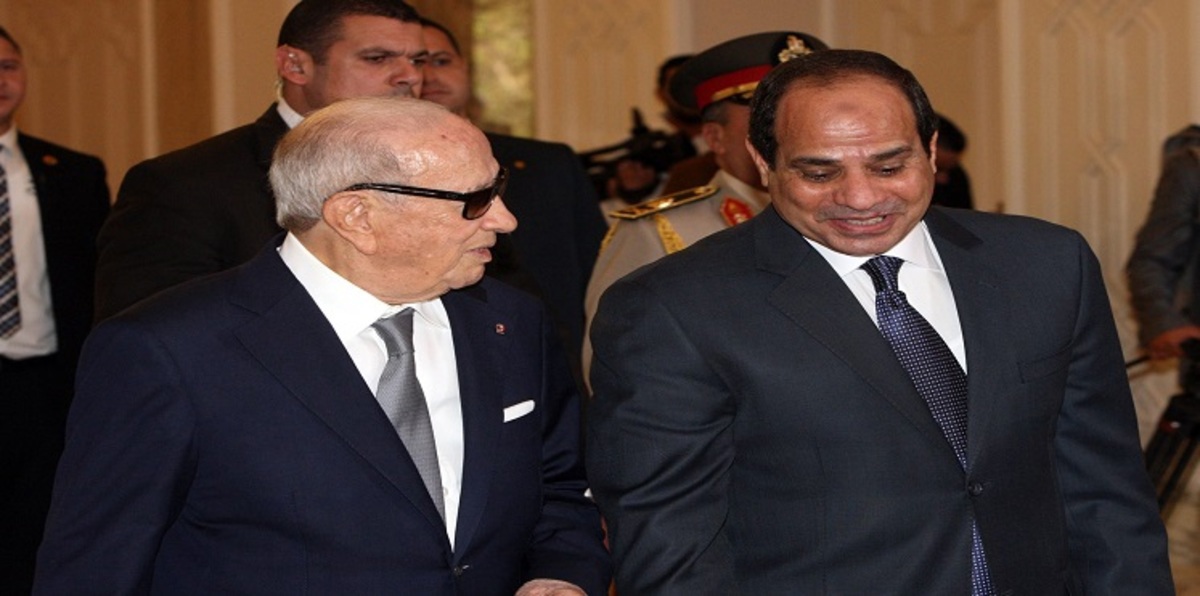 وسط تحركات إقليمية مكثفة.. السيسي والسبسي قريبا في الجزائر لبحث الأزمة الليبية