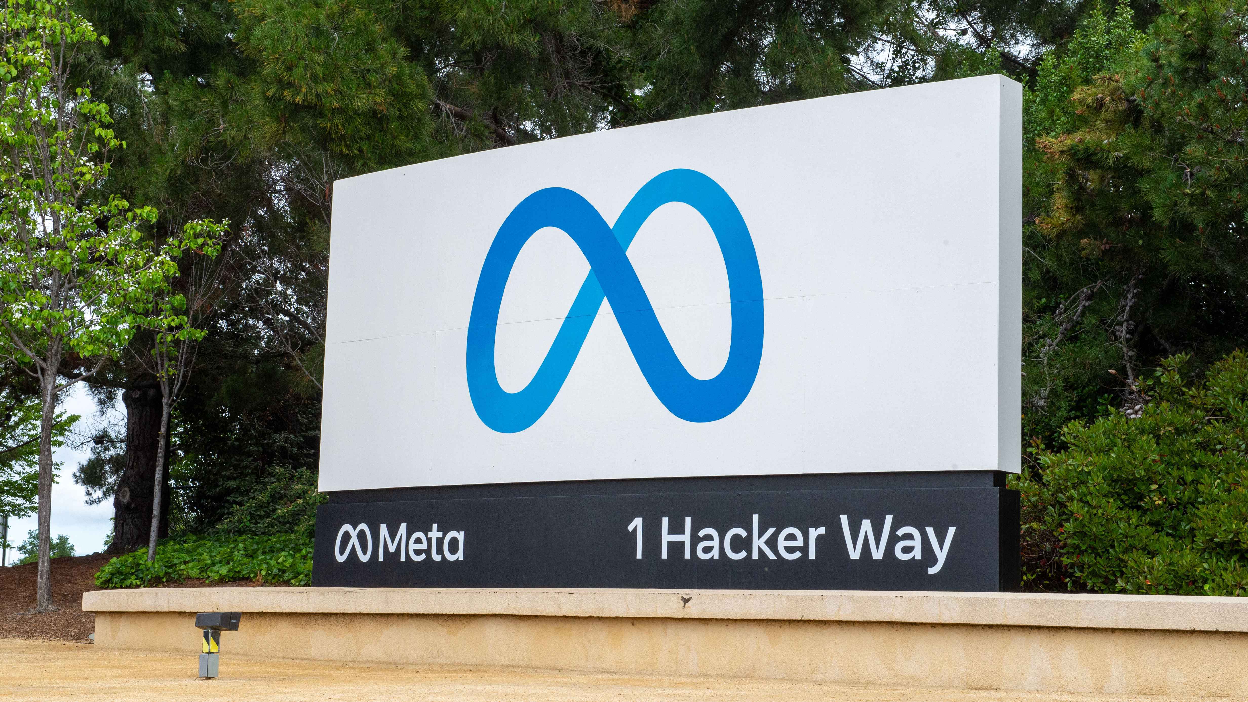 ميتا تدعو إلى تعديل قواعد "التزييف العميق" للمواد الإباحية