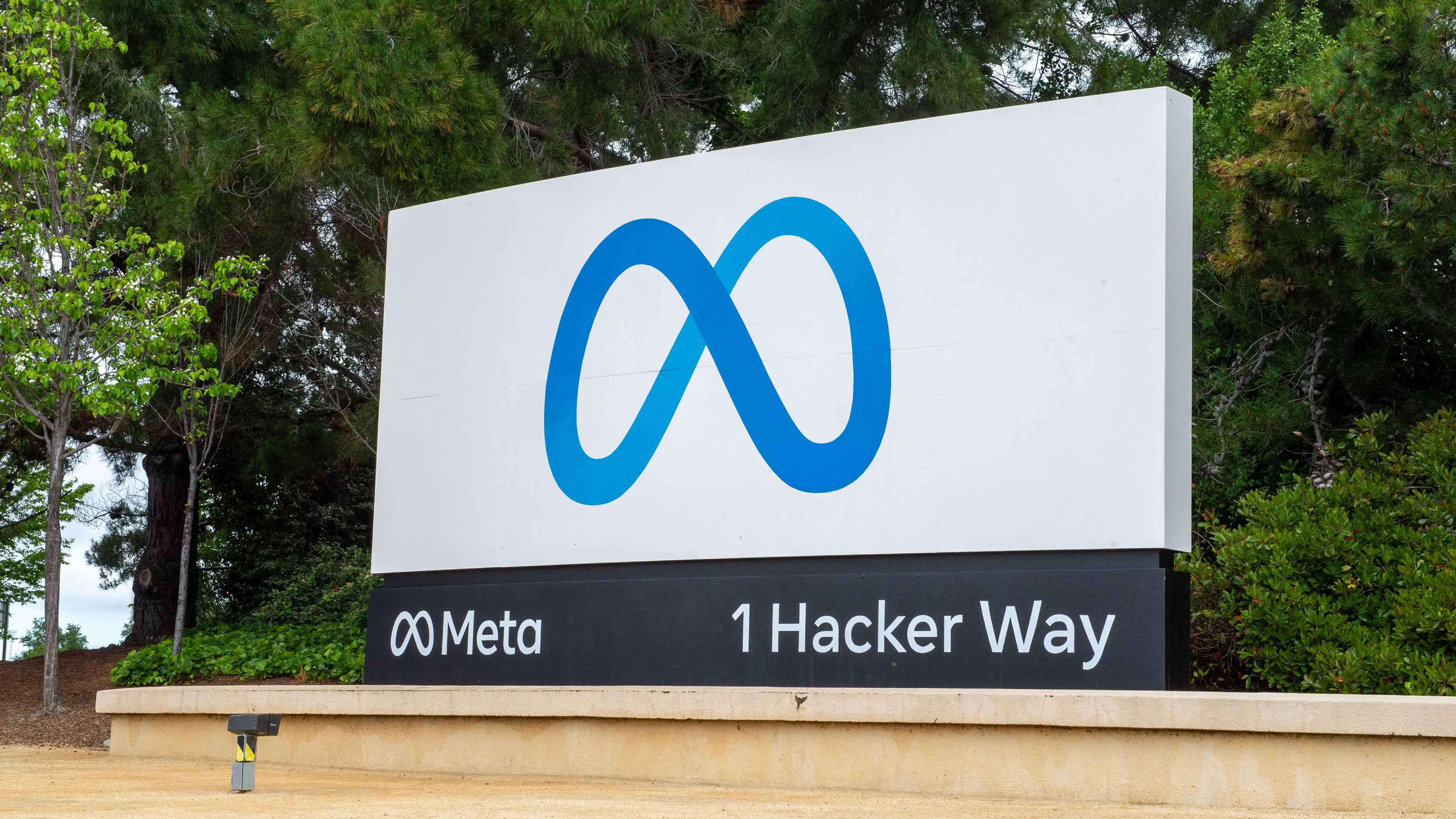 ميتا تحظر وصول المراهقين لشخصيات الذكاء الاصطناعي في العالم