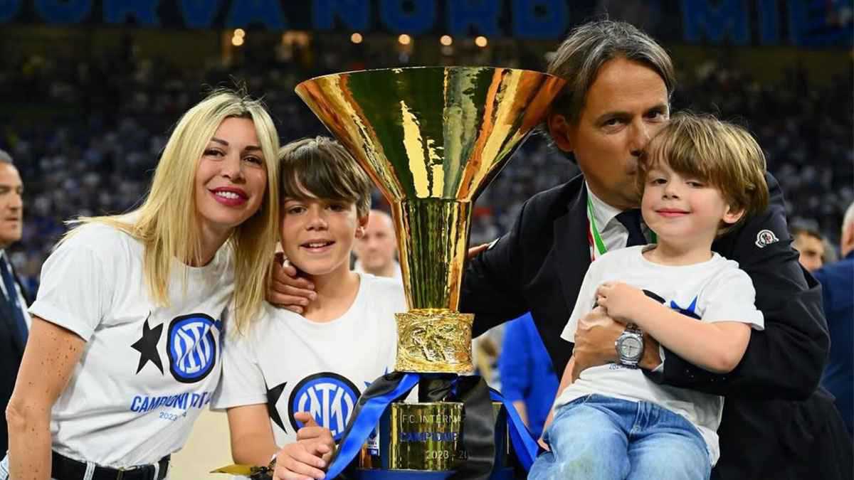 أنفقوا الملايين بعد رحيله.. زوجة مدرب الهلال السعودي تهاجم إنتر ميلان