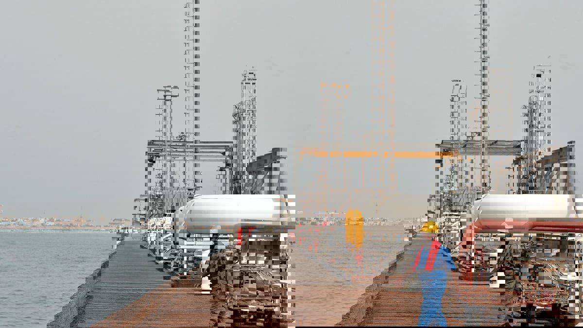 مسؤول إيراني: الكشف عن مبيعات النفط يعادل إفشاء "الأسرار الحربية"