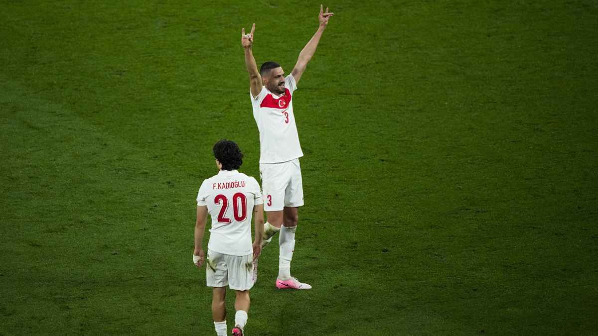 "الذئاب الرمادية" تحرم مدافع تركيا من مواجهة هولندا