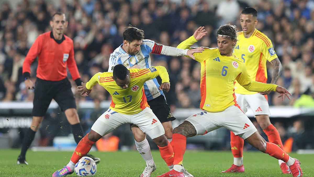 الأرجنتين تقتنص التعادل من كولومبيا في تصفيات كأس العالم 2026 (فيديو)