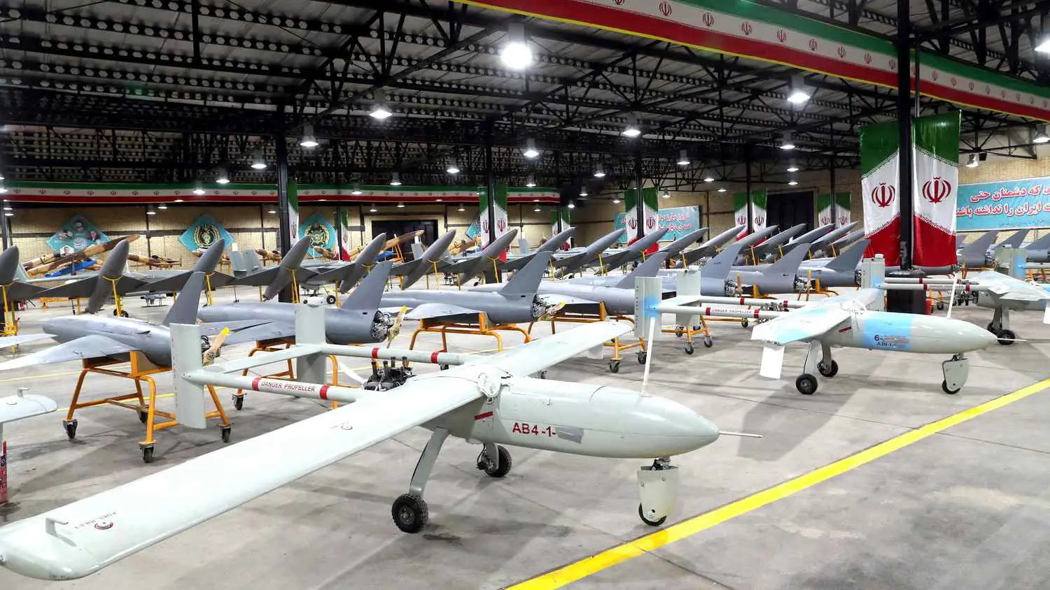 تحول تكتيكي أم استنزاف بطيء.. لماذا اقتصرت هجمات إيران على المسيّرات؟