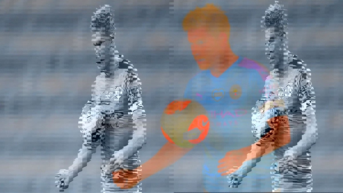 دي بروين يعادل رقم تيري هنري التاريخي في الدوري الإنجليزي