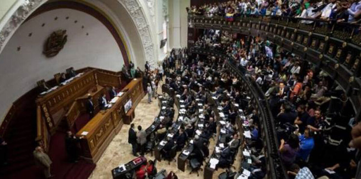 بالصور.. انقطاع التيار عن برلمان فنزويلا خلال جلسة حول الكهرباء