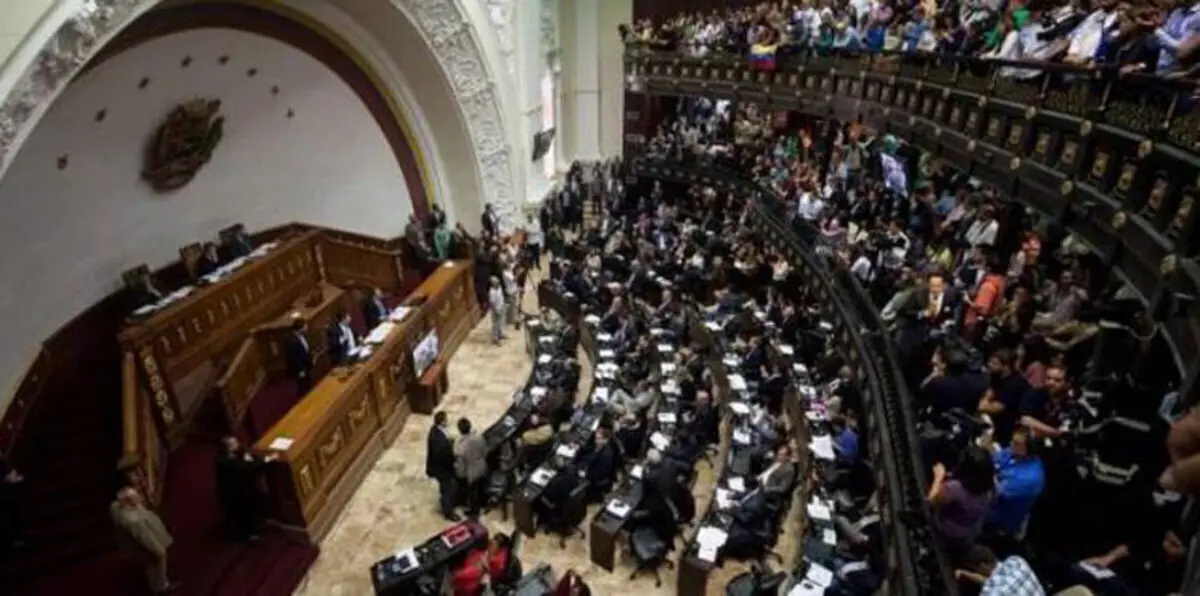 بالصور.. انقطاع التيار عن برلمان فنزويلا خلال جلسة حول الكهرباء