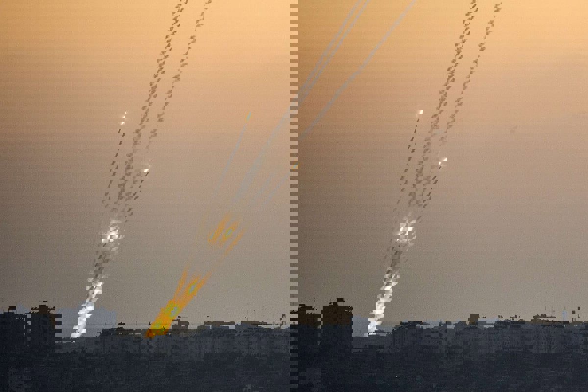 إطلاق صواريخ من قطاع غزة نحو مدينة عسقلان (فيديو)