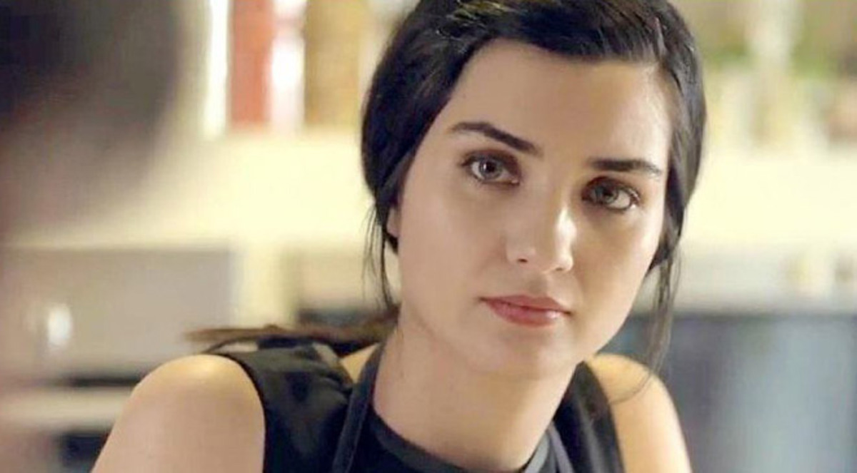 ترشيح النجمة التركية "توبا بويوكستون" لجائزة الإيمي