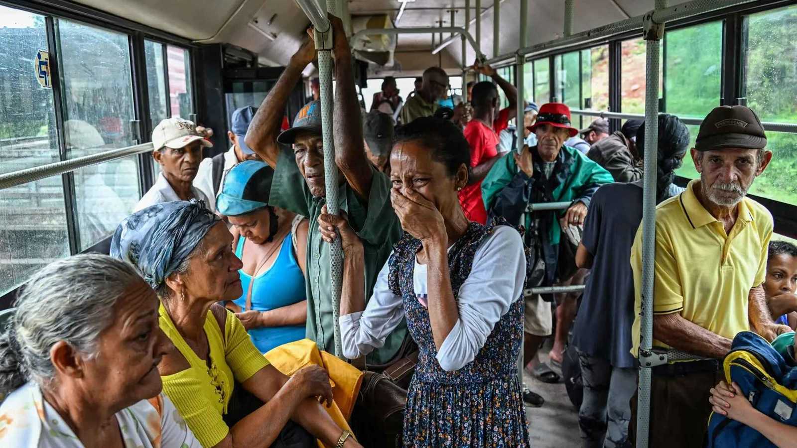 بعد أن أغرق جامايكا في الظلام.. "ميليسا" يشرّد مئات الآلاف في كوبا (فيديو)