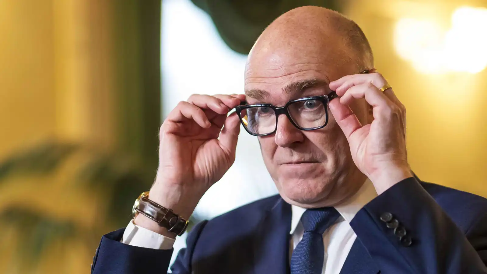 "انتهاك للقانون الدولي".. سويسرا تنتقد الضربات على إيران