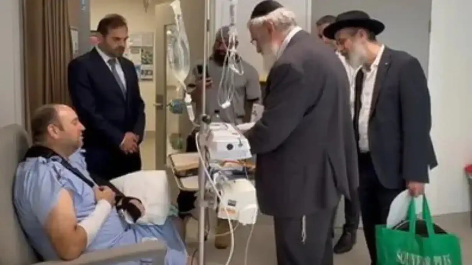 الحاخام مندل كاستل يزور "بطل" هجوم سيدني