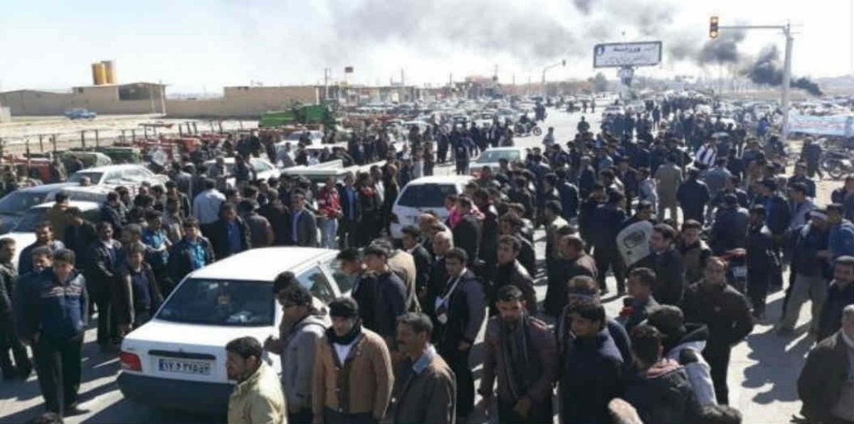 مزارعون يصفون روحاني بـ"الكاذب" خلال مظاهرة في أصفهان (فيديو)