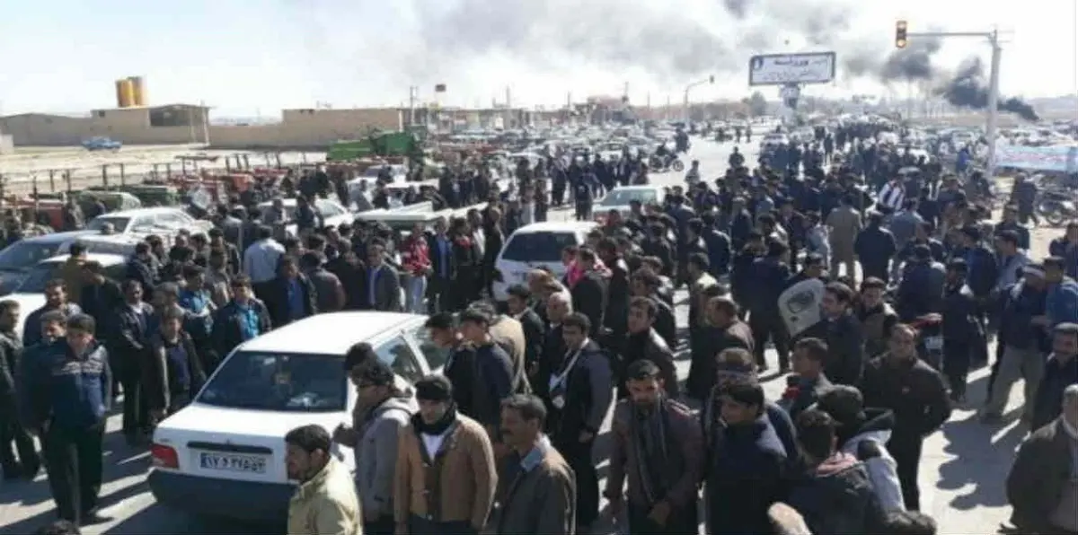 مزارعون يصفون روحاني بـ"الكاذب" خلال مظاهرة في أصفهان (فيديو)