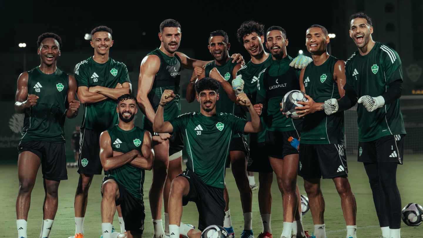زلزال الصيف.. هل ينهار "عمود الخيمة" في الأهلي السعودي؟ 