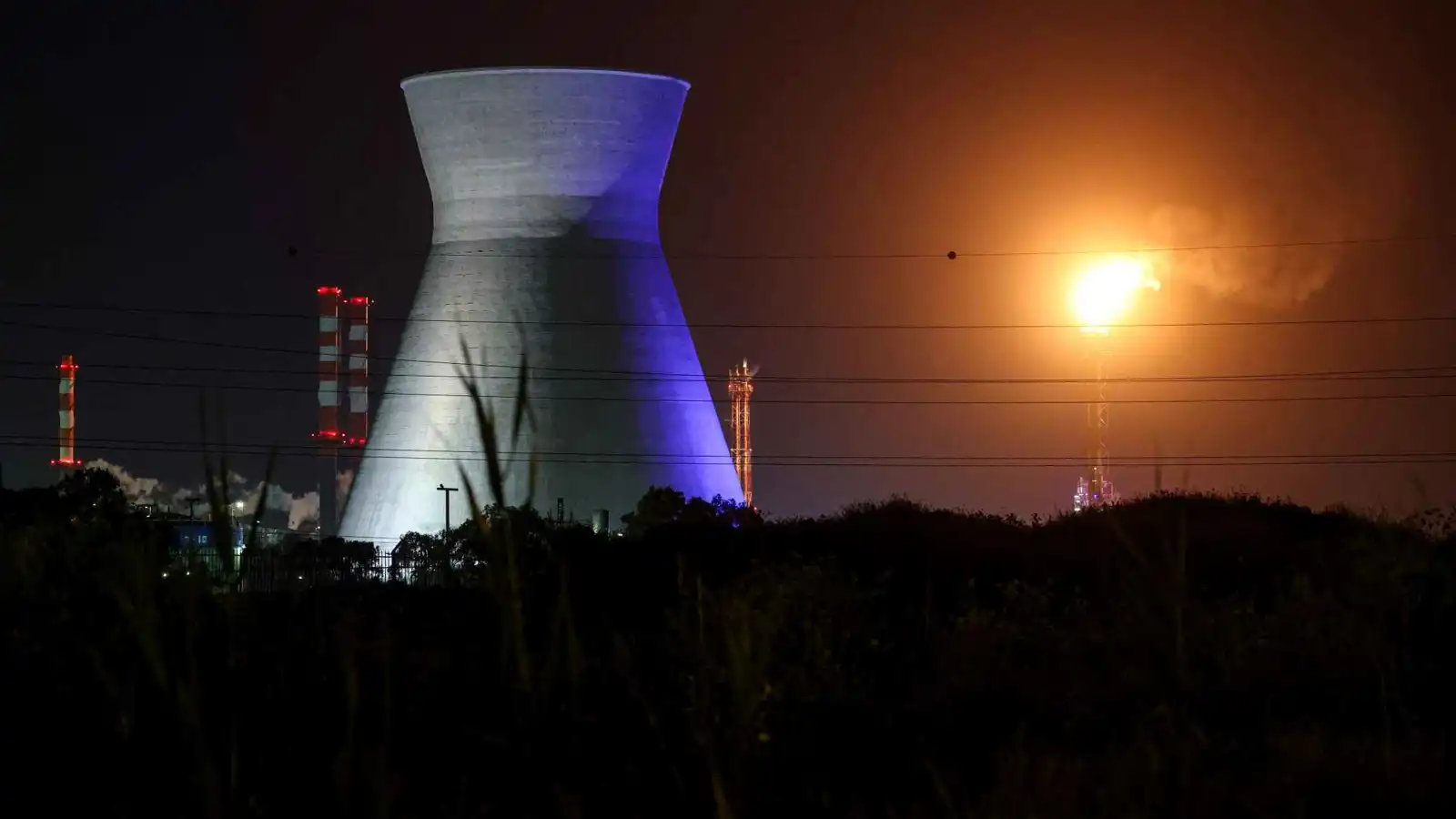 إسرائيل تحدد جدولاً جديداً للحرب وتتوعد بالردّ على هجوم حيفا