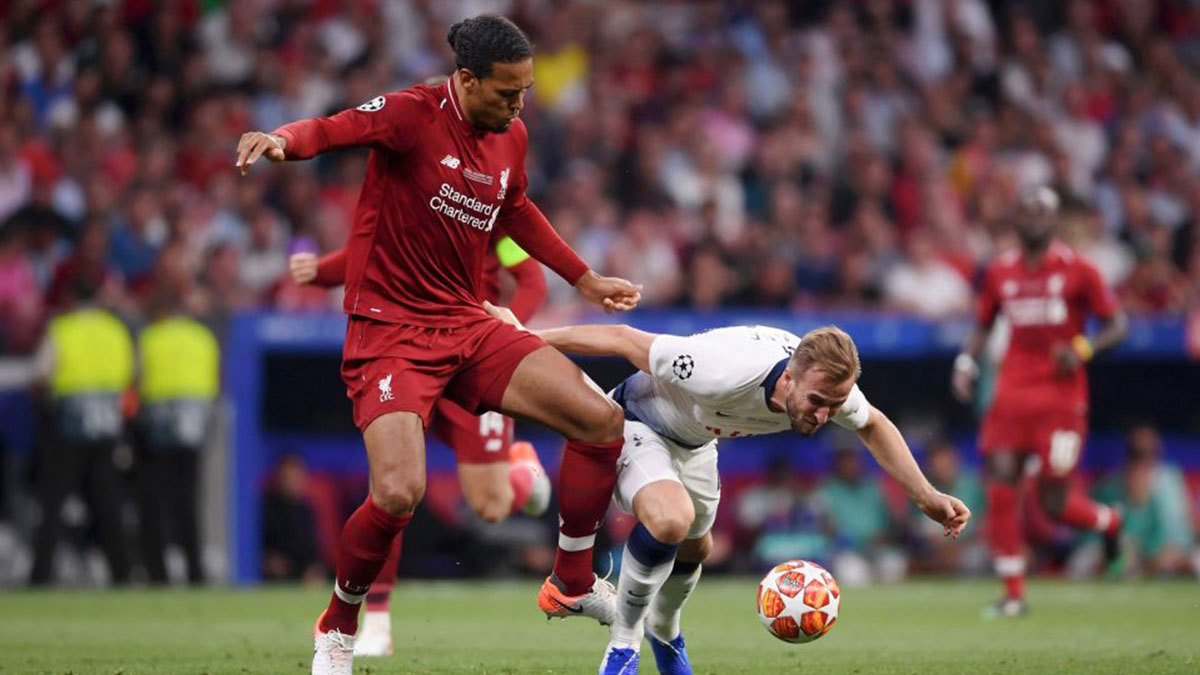 مباراة ليفربول ضد توتنهام.. هاري كين واثق من تفوقه على فان دايك وهزيمة "الريدز"