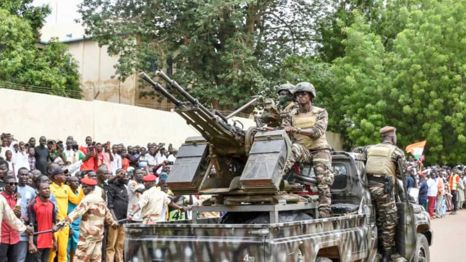 "الانقلاب الناعم" يجتاح أفريقيا.. تعديلات دستورية تُمدد حكم القادة العسكريين