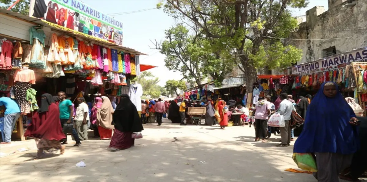 قبيل العيد.. أسواق مقديشو تستقبل زبائنها بتخفيضات "وهمية" (تقرير)