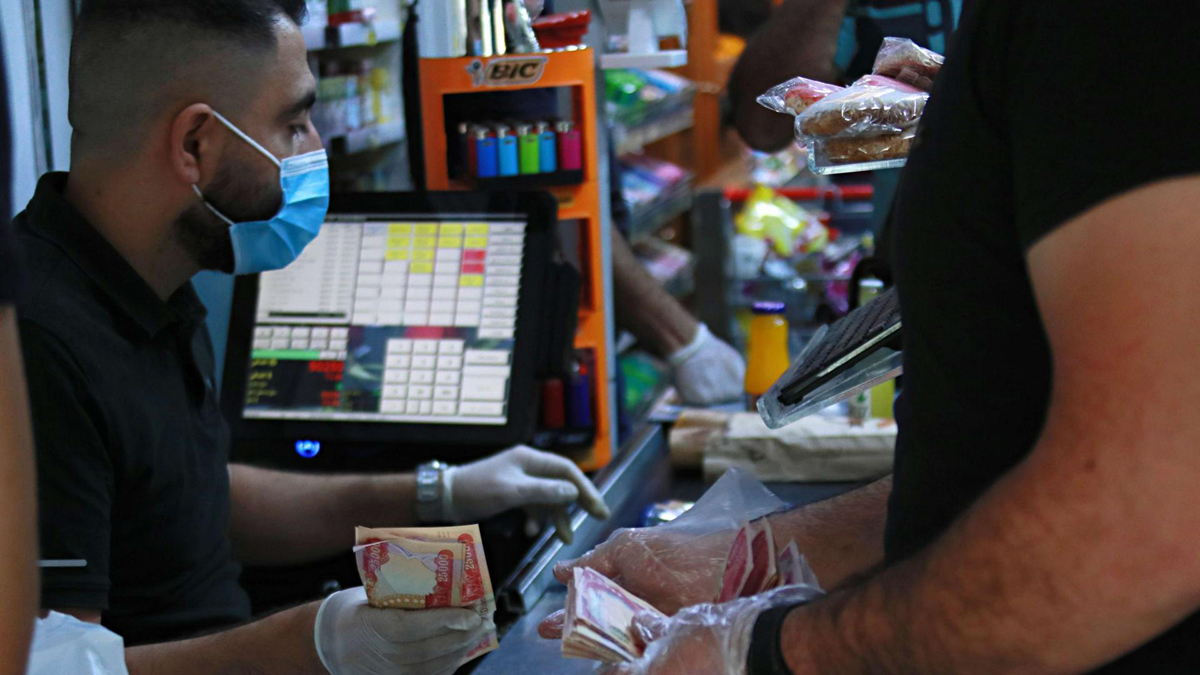 بلومبيرغ: خفض سعر الدينار العراقي مقابل الدولار "إجراء مستحق"