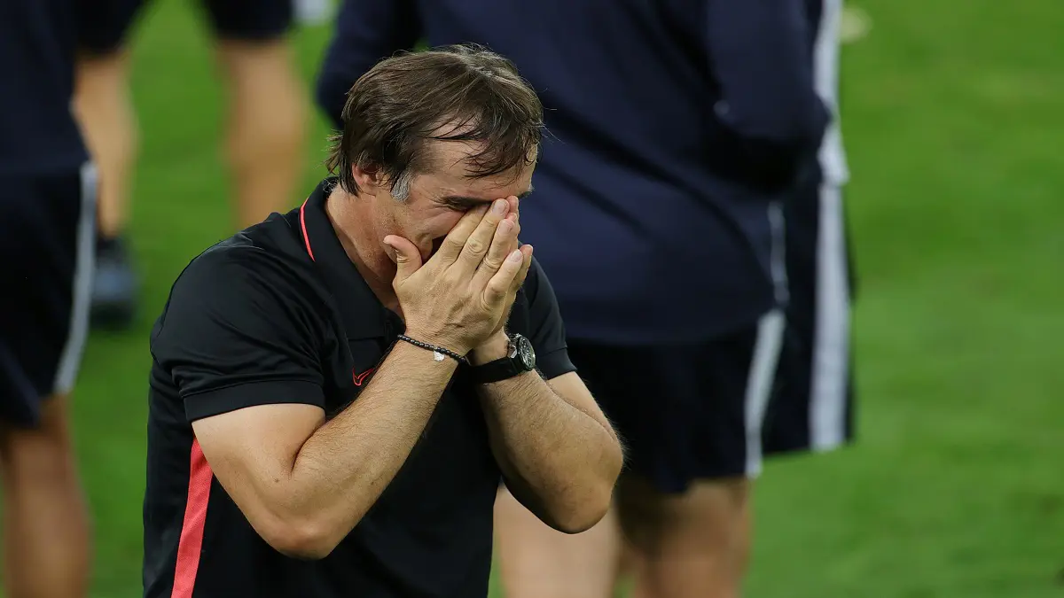 لوبيتيجي يجهش بالبكاء بعد تتويج إشبيلية بلقب الدوري الأوروبي (فيديو)