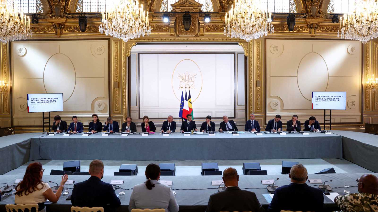 كاليدونيا الجديدة.. هل يخسر مانويل فالس رهانه مع "اتفاق بوجيفال"؟