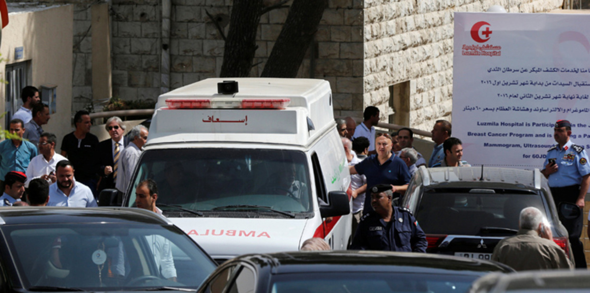 فتاة محجبة حاولت إسعاف المسيحي ناهض حتر تثير إعجاب الأردنيين