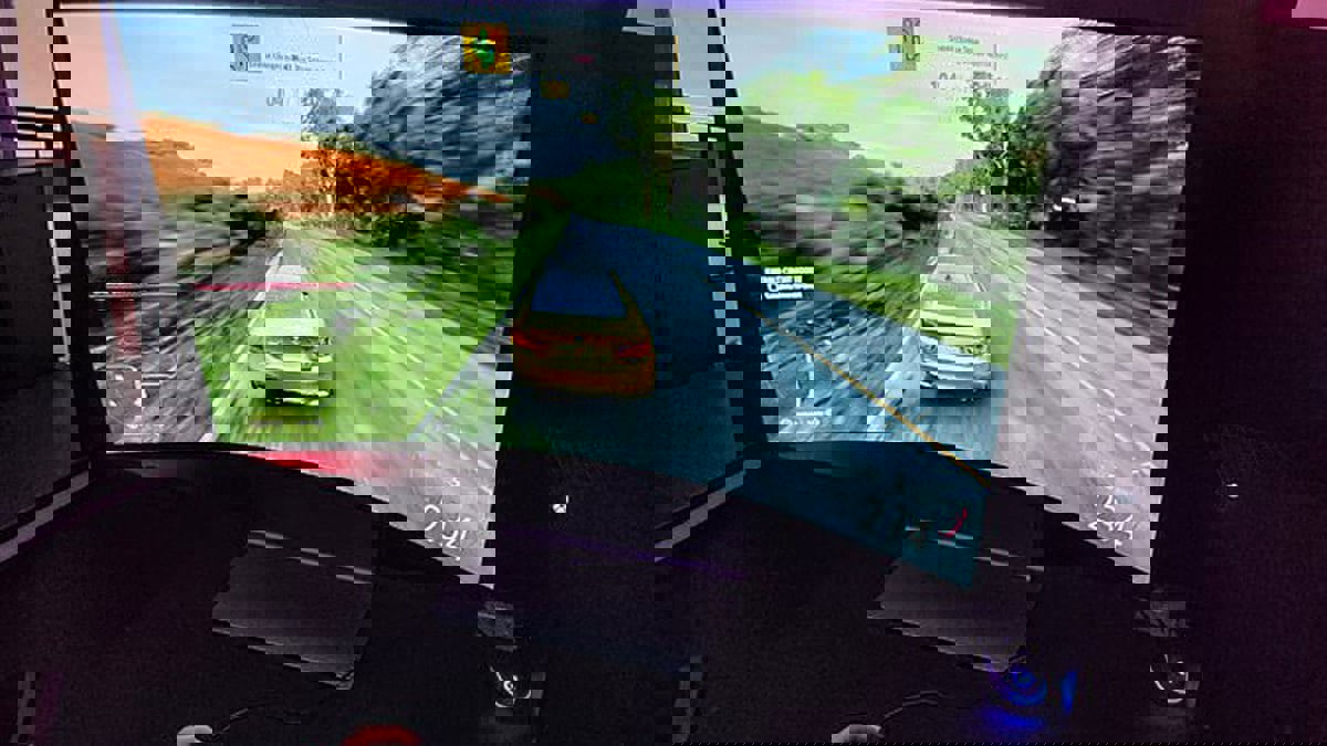 LG تكشف عن أول تلفاز oled قابل للانحناء بلمسة زر واحدة‎‎