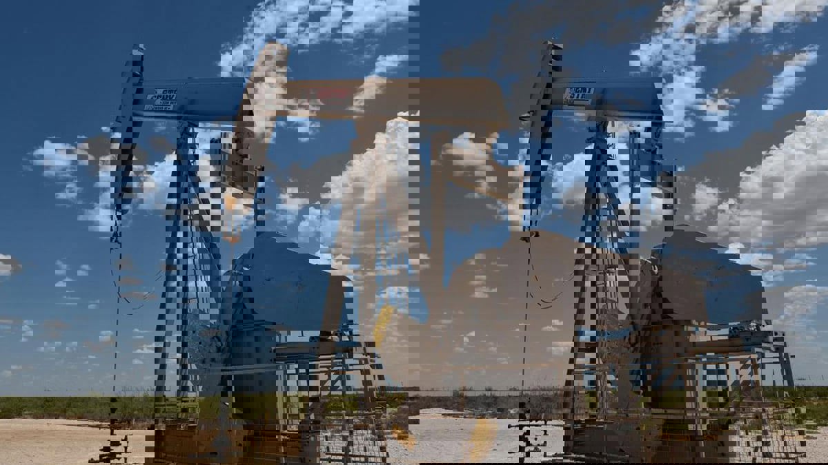 انخفاض أسعار النفط رغم التراجع القياسي لمخزونات الخام في أمريكا