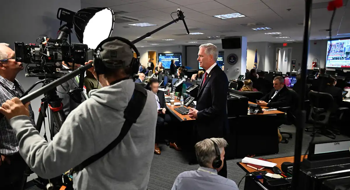 مساعد مدير مكتب "إف بي آي" جيمس بارنكل.