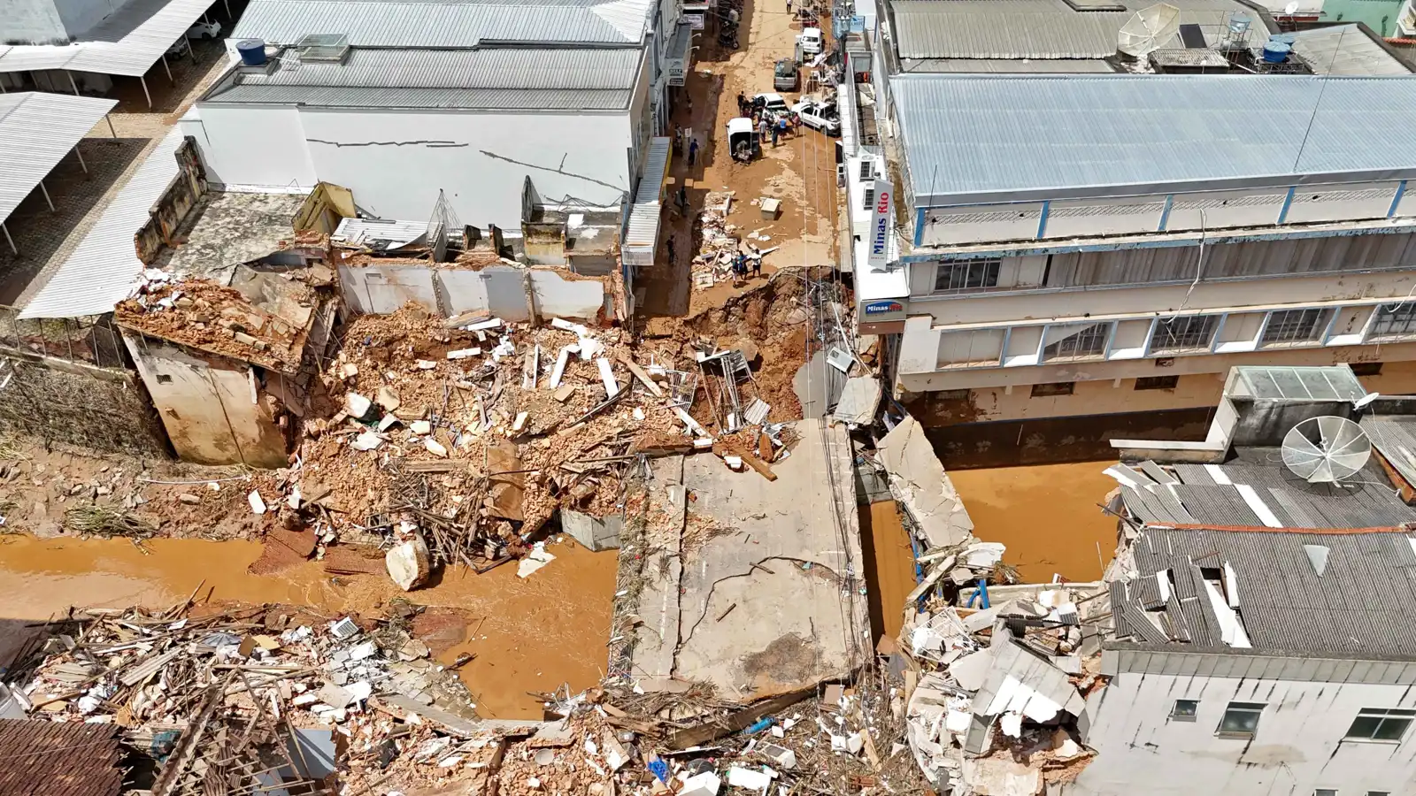 قتلى ومفقودون وآلاف النازحين.. فيضانات مدمّرة تضرب البرازيل (فيديو)