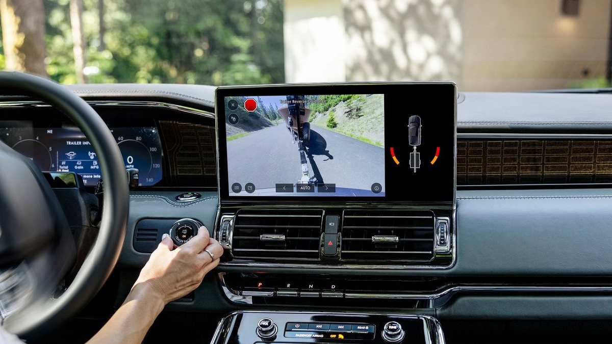 لعطل في الكاميرا.. فورد تستدعي 422 ألف سيارة