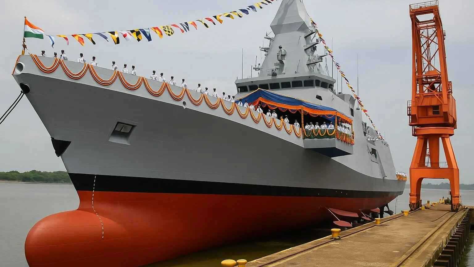 بفرقاطتين شبحيتين.. الهند تستعرض "عضلاتها البحرية" لردع النفوذ الصيني