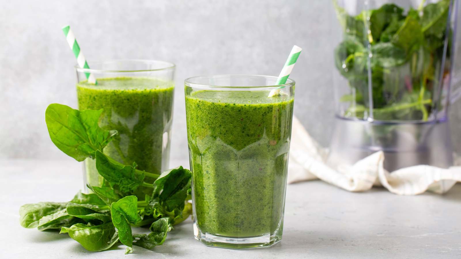 "يحسن الهضم".. 5 فوائد صحية لعصير السبانخ