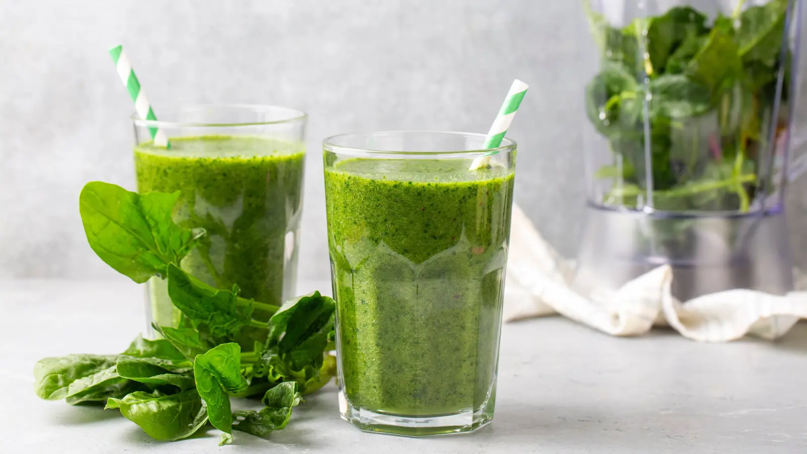 "يحسن الهضم".. 5 فوائد صحية لعصير السبانخ