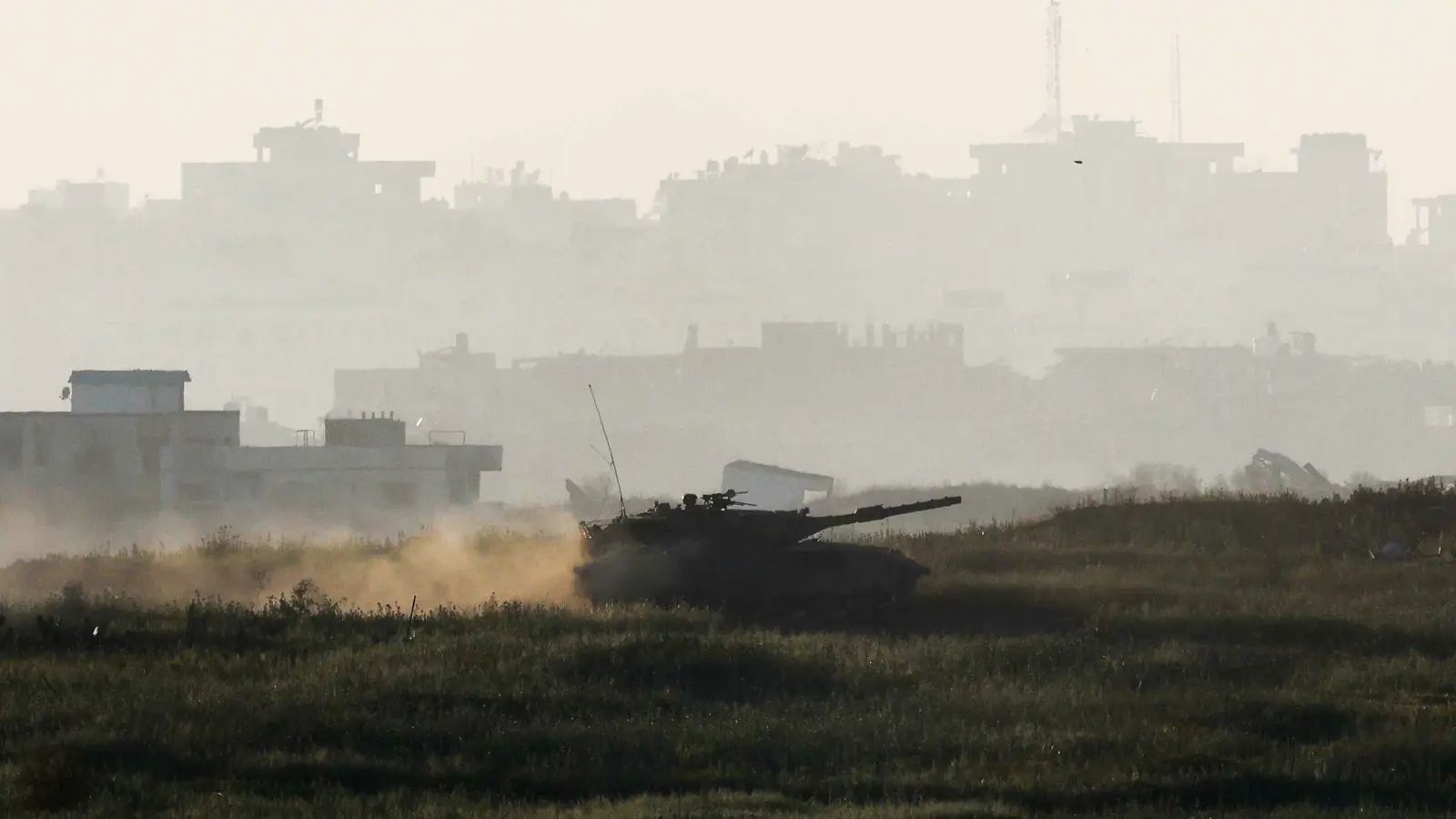 قناة عبرية تكشف عن خلافات أمريكية إسرائيلية إثر انهيار مفاوضات غزة