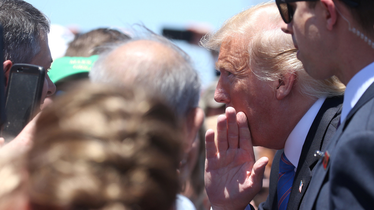 ترامب يفتح جبهة جديدة في معركة مساءلته ويشن هجومًا على سناتور جمهوري