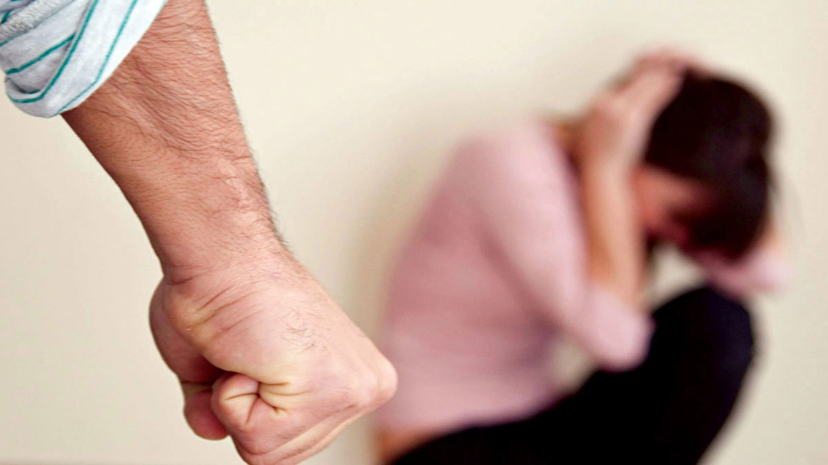 تدعى شهد العمري.. تعاطف واسع مع فتاة استنجدت من تعنيف عائلتها بالسعودية