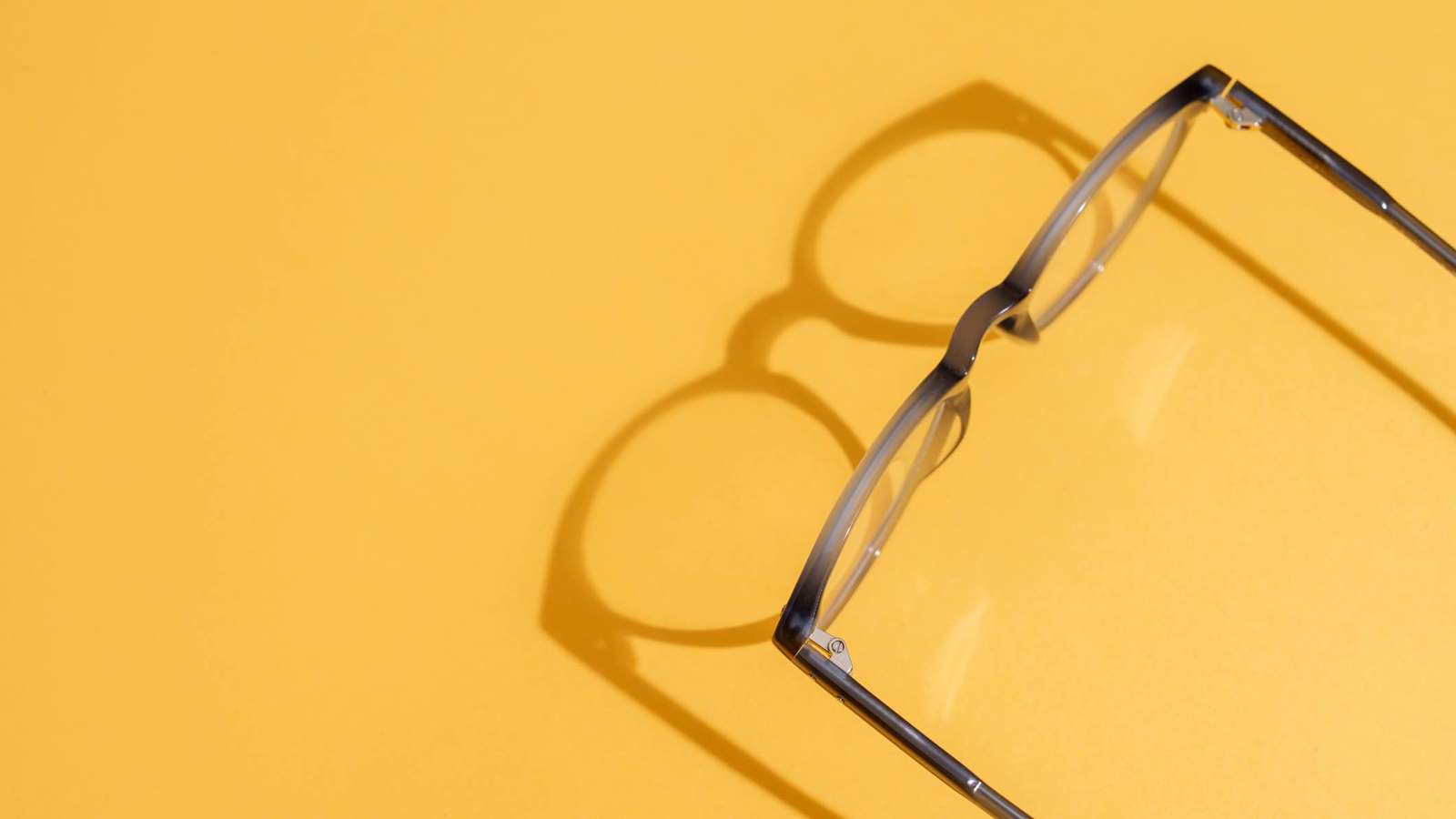 تقرير يطالب بتصنيف قصر النظر.. كـ"وباء متطور"