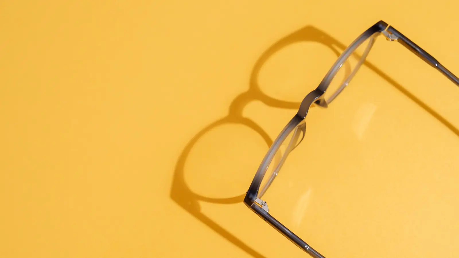 تقرير يطالب بتصنيف قصر النظر.. كـ"وباء متطور"